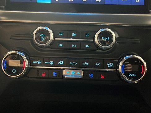 Used 2021 Ford F150 Lariat w/ Max Trailer Tow Package AWD/4WD image 18