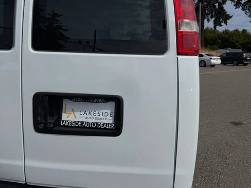 Used 2019 Chevrolet Express 2500 RWD image 14