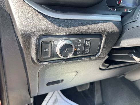 Certified 2022 Ford Explorer XLT w/ Equipment Group 202A image 8