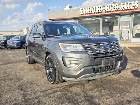 Used 2016 Ford Explorer XLT w/ Equipment Group 202A image 7
