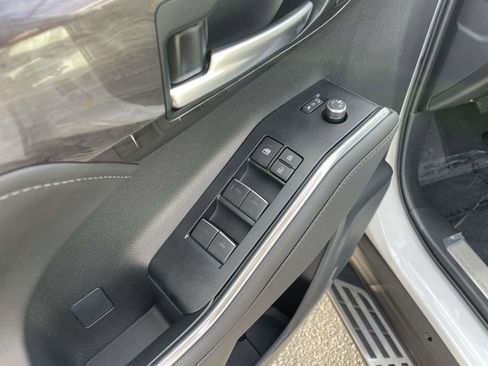 New 2025 Toyota Highlander Platinum image 29