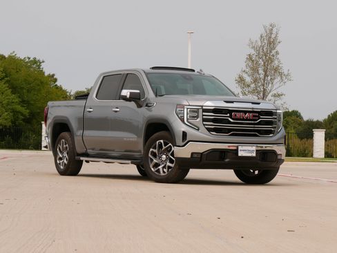 Used 2025 GMC Sierra 1500 SLT AWD/4WD image 2