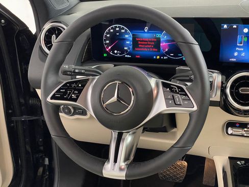 Used 2026 Mercedes-Benz GLB 250 4MATIC image 16