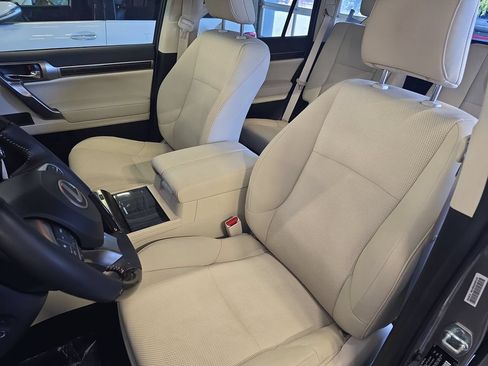Used 2023 Lexus GX 460 Premium w/ Accessory Package AWD/4WD image 19