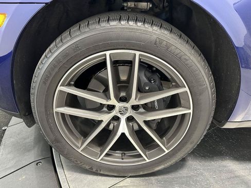 Certified 2026 Porsche Macan AWD/4WD image 11