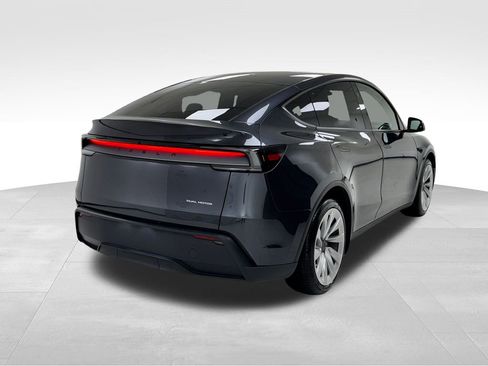 Used 2026 Tesla Model Y Long Range image 7