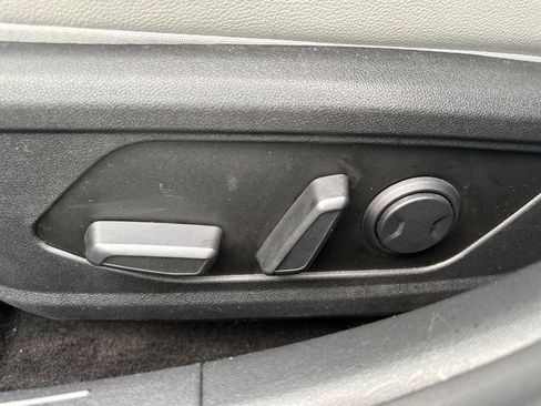 Used 2025 Hyundai Elantra Limited FWD image 20