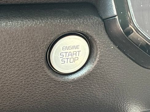 Certified 2025 Kia Carnival EX FWD image 32