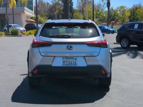 Used 2023 Lexus UX 250h FWD image 6