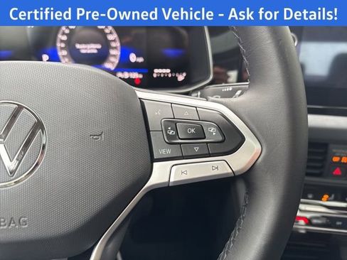 Certified 2025 Volkswagen Jetta SE w/ Sunroof Package FWD image 17