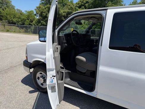 Used 2016 Chevrolet Express 3500 LT w/ LT Preferred Equipment Group RWD image 30