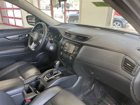 Used 2018 Nissan Rogue S AWD/4WD image 21