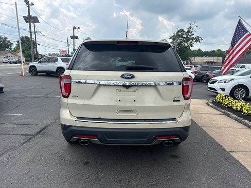 Used 2018 Ford Explorer XLT w/ Equipment Group 202A AWD/4WD image 5