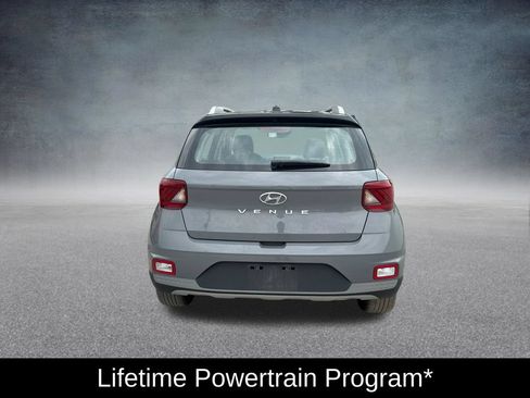 Used 2023 Hyundai Venue Limited w/ Cargo Package FWD image 4