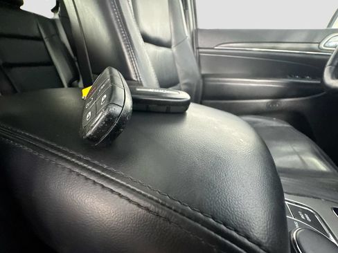 Used 2020 Jeep Grand Cherokee Limited AWD/4WD image 41