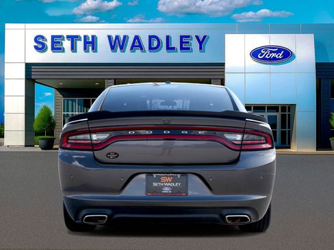 Used 2018 Dodge Charger SXT w/ Blacktop Package image 5
