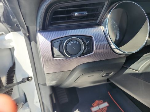 Used 2015 Ford Mustang Coupe RWD image 17