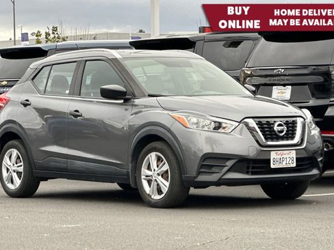 Used 2018 Nissan Kicks S image 1
