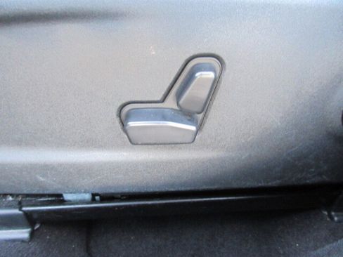 Used 2023 Chrysler 300 S w/ Comfort Group image 13