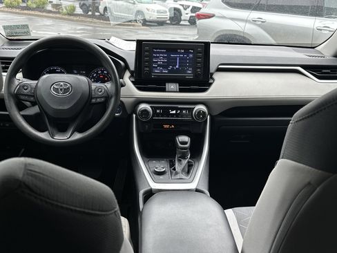 Used 2022 Toyota RAV4 XLE AWD/4WD image 22