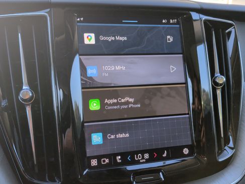 Used 2025 Volvo XC60 B5 Plus w/ Climate Package image 24