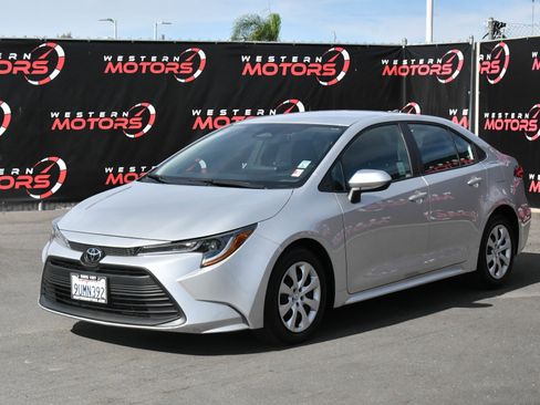 Used 2025 Toyota Corolla LE FWD image 3