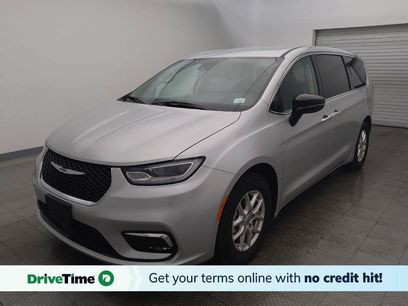 Used 2024 Chrysler Pacifica Touring-L