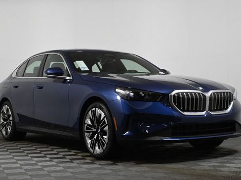 Used 2026 BMW 530i xDrive w/ Premium Package image 9