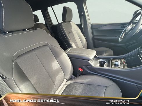 Used 2025 Jeep Grand Cherokee Laredo X w/ Luxury Tech Group I image 33