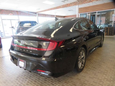 Used 2023 Hyundai Sonata SEL w/ Convenience Package FWD image 4