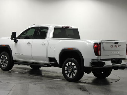 Used 2021 GMC Sierra 2500 SLE w/ X31 Off-Road Package AWD/4WD image 6
