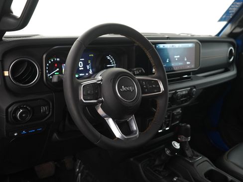 Used 2024 Jeep Wrangler Unlimited Sahara w/ Technology Group AWD/4WD image 20