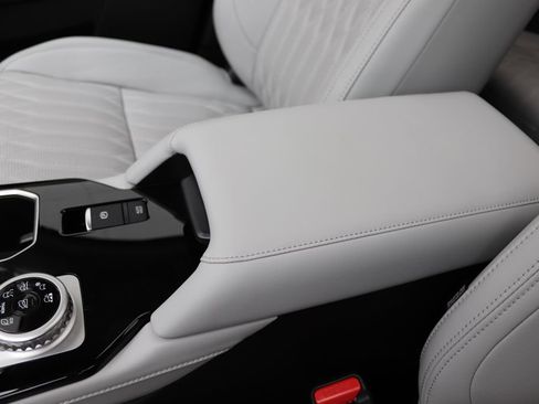 Used 2025 Mitsubishi Outlander AWD image 46