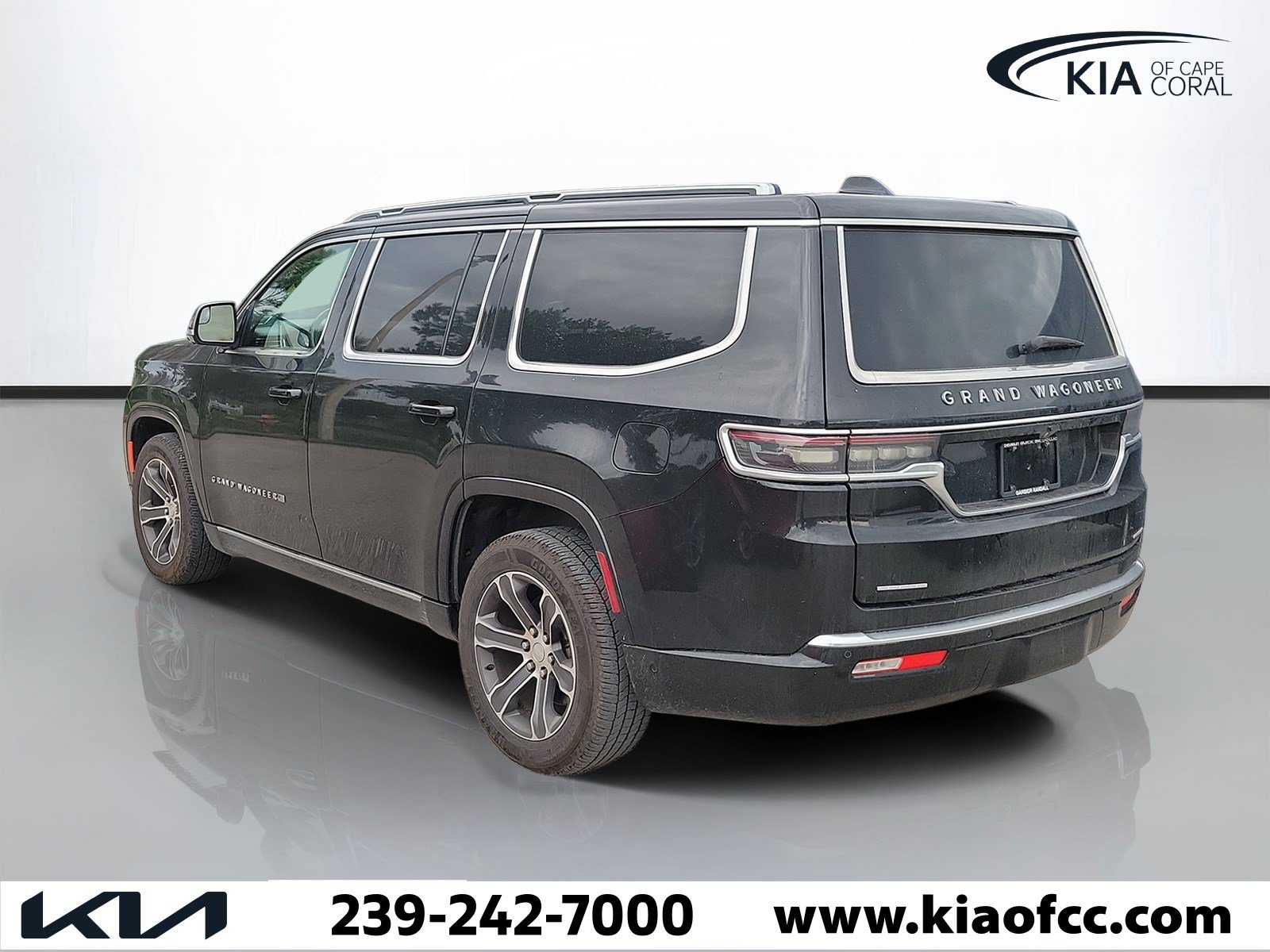 Used 2022 Jeep Grand Wagoneer Series I AWD/4WD image 4