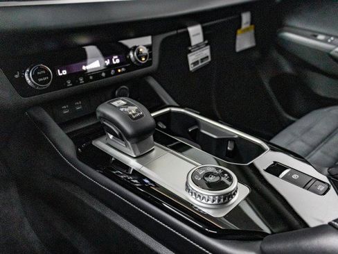 New 2025 Mitsubishi Outlander SE image 14