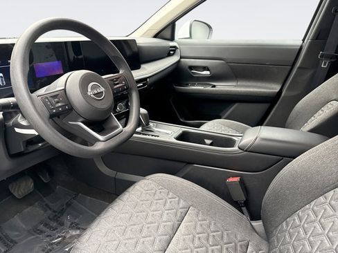 Used 2025 Nissan Kicks SV AWD/4WD image 10