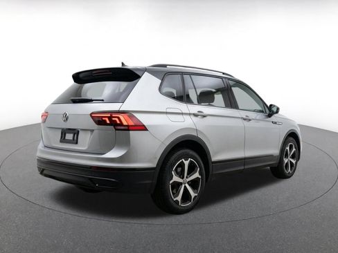Used 2026 Volkswagen Tiguan SE AWD/4WD image 9