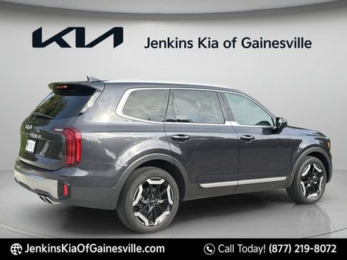 Used 2025 Kia Telluride S FWD image 7