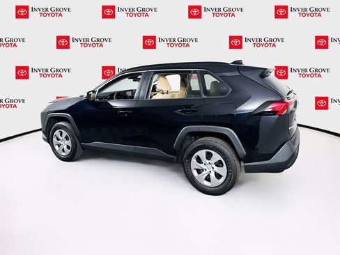 Used 2021 Toyota RAV4 LE AWD/4WD image 7