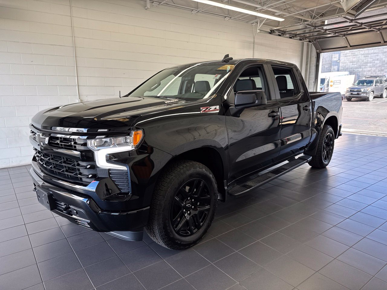 Used 2025 Chevrolet Silverado 1500 RST AWD/4WD image 4