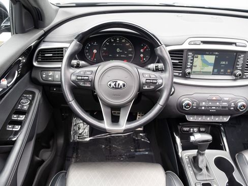 Used 2017 Kia Sorento SX image 2