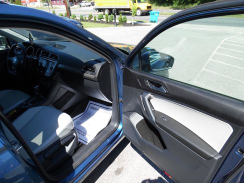Used 2018 Volkswagen Tiguan SE AWD/4WD image 21