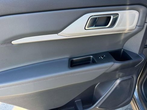 Used 2025 Ford Explorer Active w/ Active Comfort Package image 9