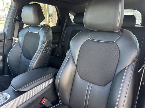 Used 2025 Genesis GV70 3.5T Sport image 21