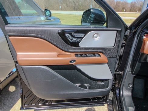 Used 2022 Lincoln Aviator Reserve w/ Equipment Group 201A image 13