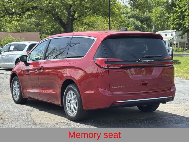 New 2027 Chrysler Pacifica Select FWD image 16