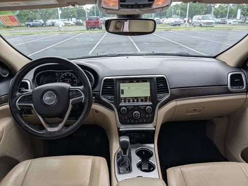 Used 2018 Jeep Grand Cherokee Limited AWD/4WD image 2