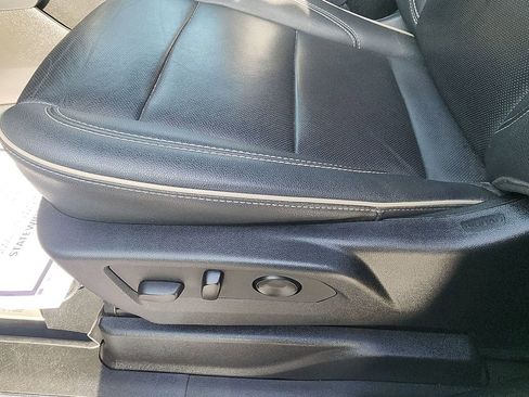 Used 2022 GMC Yukon SLT w/ SLT Luxury Package image 12