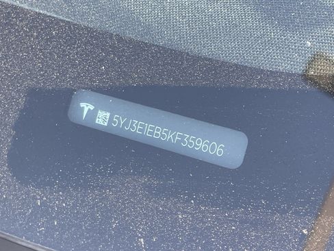 Used 2018 Tesla Model 3 Long Range RWD image 11