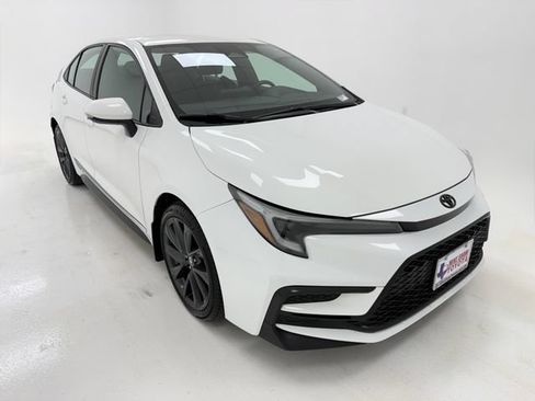 Used 2024 Toyota Corolla SE FWD image 2